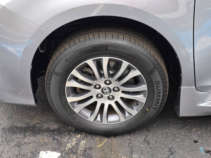 2018 Toyota Sienna XLE 8-Passenger