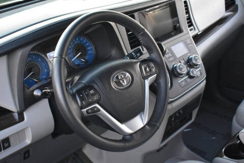 2016 Toyota Sienna XLE Premium 8-Passenger