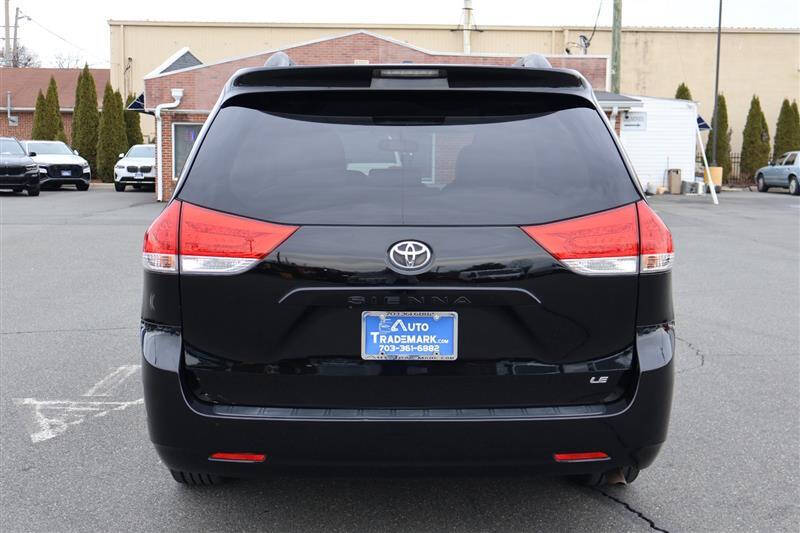 2013 Toyota Sienna LE 8-Passenger