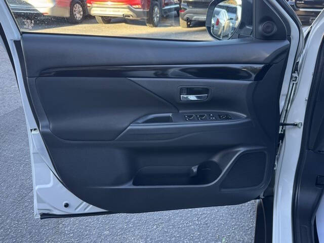 2020 Mitsubishi Outlander ES