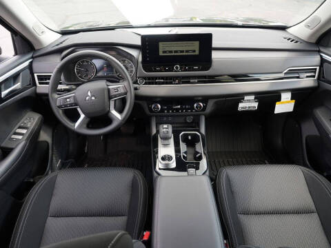 2026 Mitsubishi Outlander ES