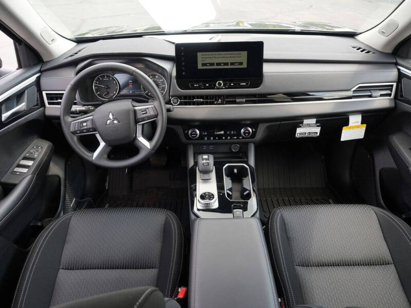 2026 Mitsubishi Outlander ES