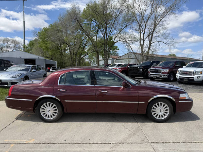 2004 Lincoln Town Car Signature