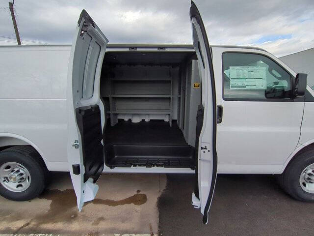 2025 Chevrolet Express 2500