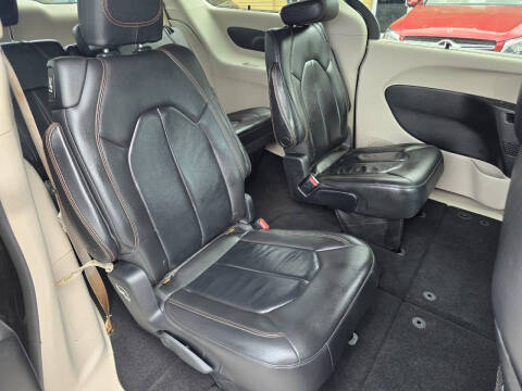 2017 Chrysler Pacifica Touring-L