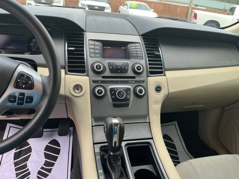 2014 Ford Taurus SE