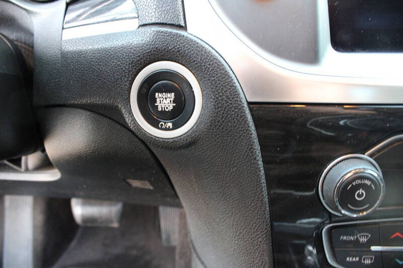 2017 Chrysler 300 Limited