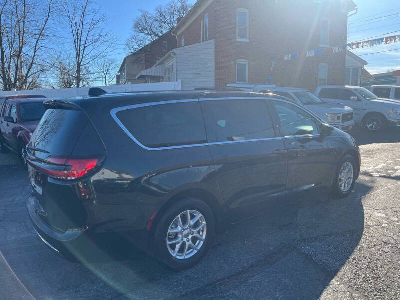 2023 Chrysler Pacifica Touring