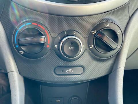 2016 Hyundai Accent SE