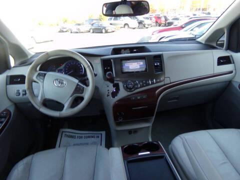 2011 Toyota Sienna XLE 7-Passenger Auto Access Seat