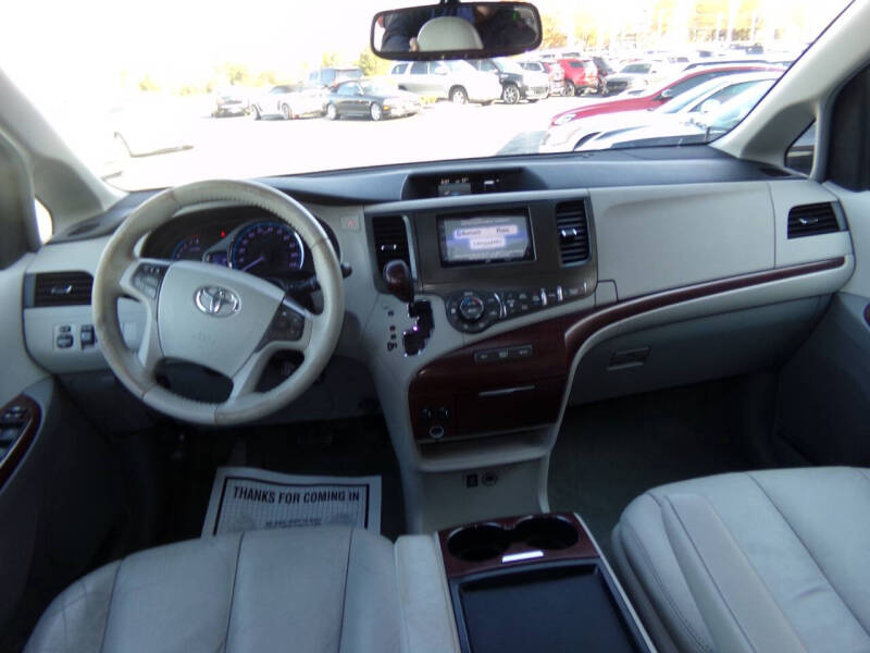 2011 Toyota Sienna XLE 7-Passenger Auto Access Seat