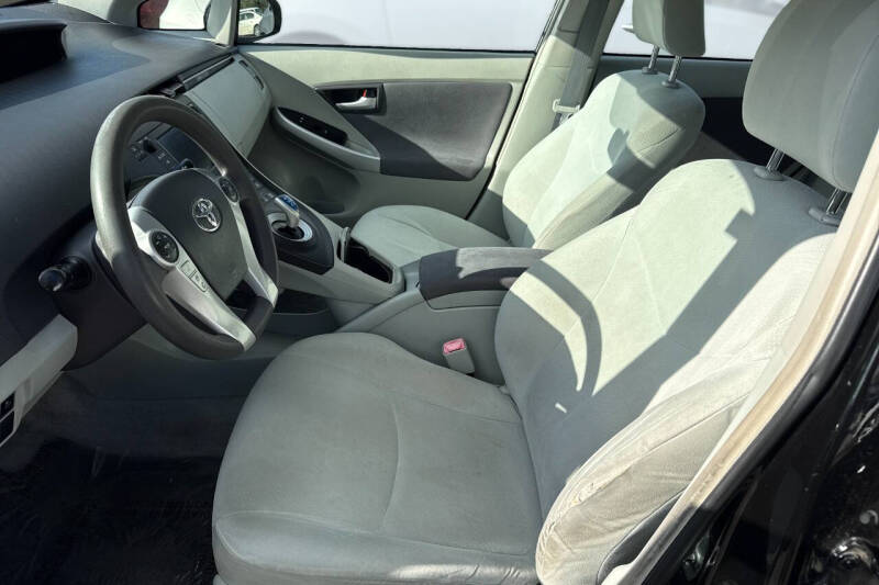 2010 Toyota Prius III