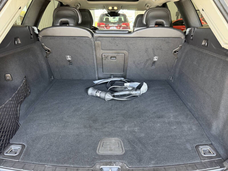 2024 Volvo XC60 Recharge T8 Core Dark Theme
