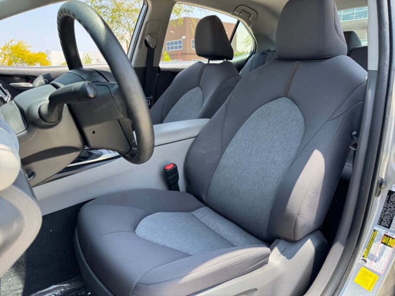 2020 Toyota Camry Hybrid LE