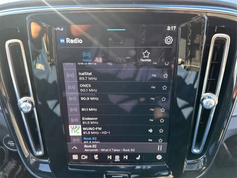 2025 Volvo XC40 B5 Core Bright Theme