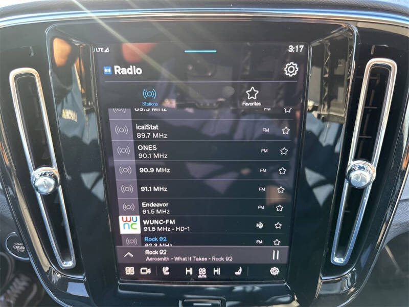 2025 Volvo XC40 B5 Core Bright Theme