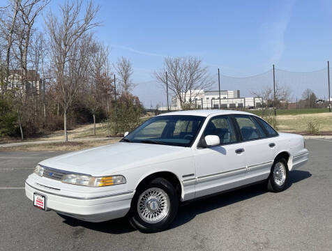 1993 Ford Crown Victoria for sale at Nelson's Automotive Group in Chantilly VA