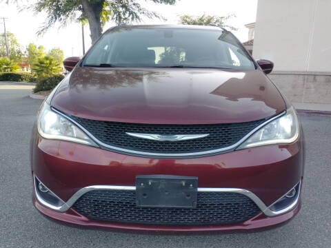 2017 Chrysler Pacifica Touring-L Plus