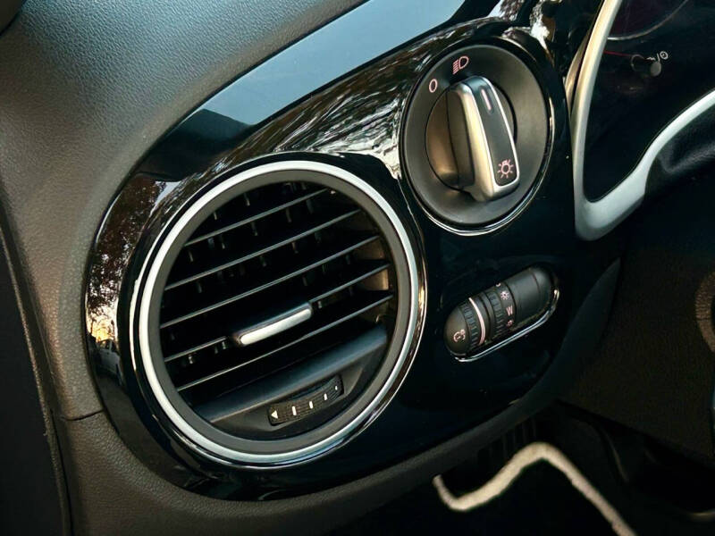 2013 Volkswagen Beetle Convertible 2.5L 50s Edition