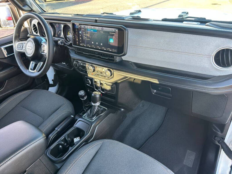 2024 Jeep Wrangler Sahara 4xe