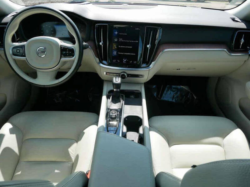 2021 Volvo S60 T5 Momentum