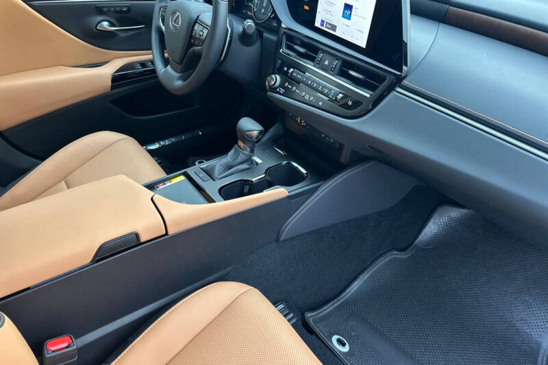2025 Lexus ES 350