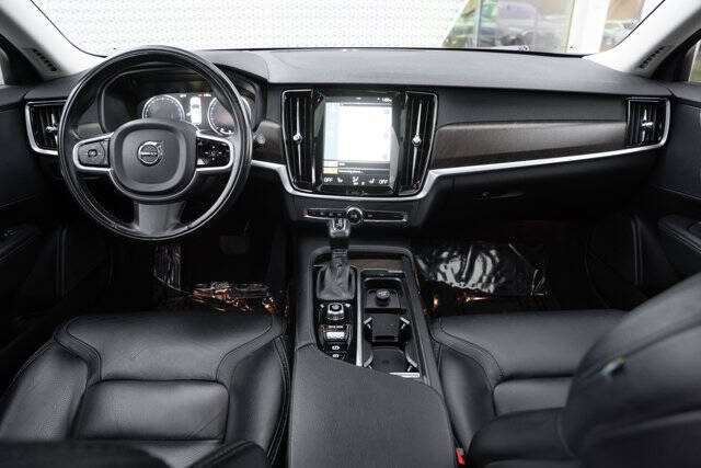 2020 Volvo V90 Cross Country T6