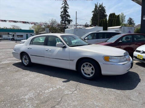 2000 Lincoln Town Car for sale at Steve & Sons Auto Sales in Happy Valley OR