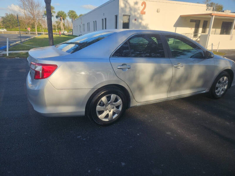 2012 Toyota Camry LE photo 16