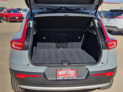 2025 Volvo XC40 B5 Core Bright Theme