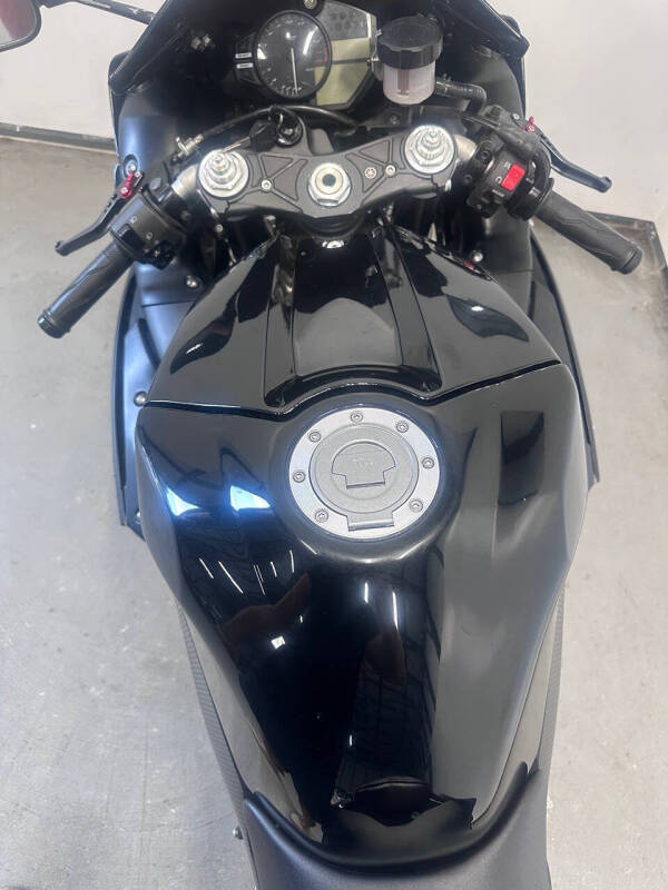 2011 Yamaha YZF-R1