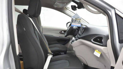 2024 Chrysler Voyager LX