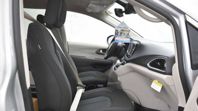 2024 Chrysler Voyager LX