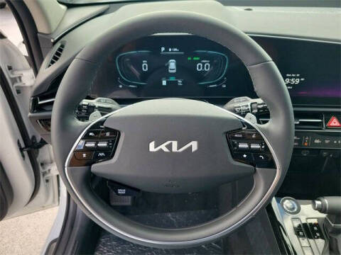2025 Kia Niro SX