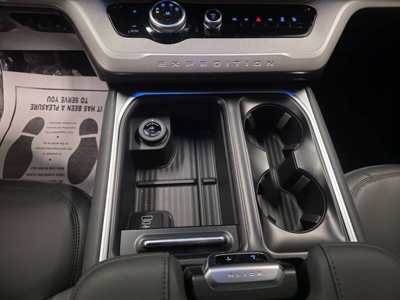 2026 Ford Expedition MAX Active