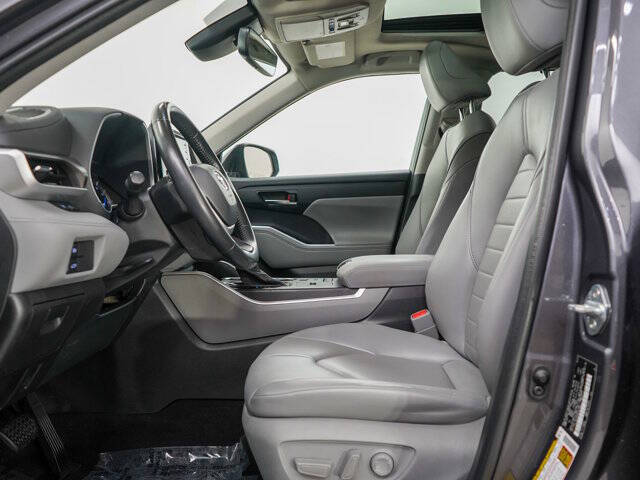 2022 Toyota Highlander Hybrid XLE