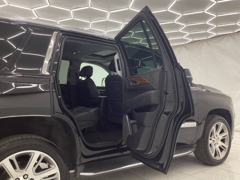 2017 Cadillac Escalade Luxury