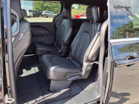 2026 Chrysler Pacifica Select