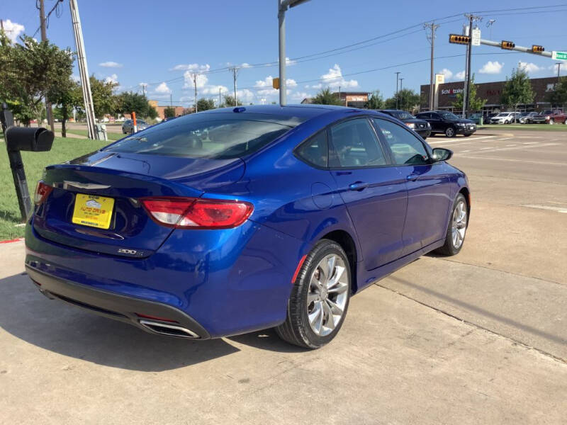 2015 Chrysler 200 S photo 6