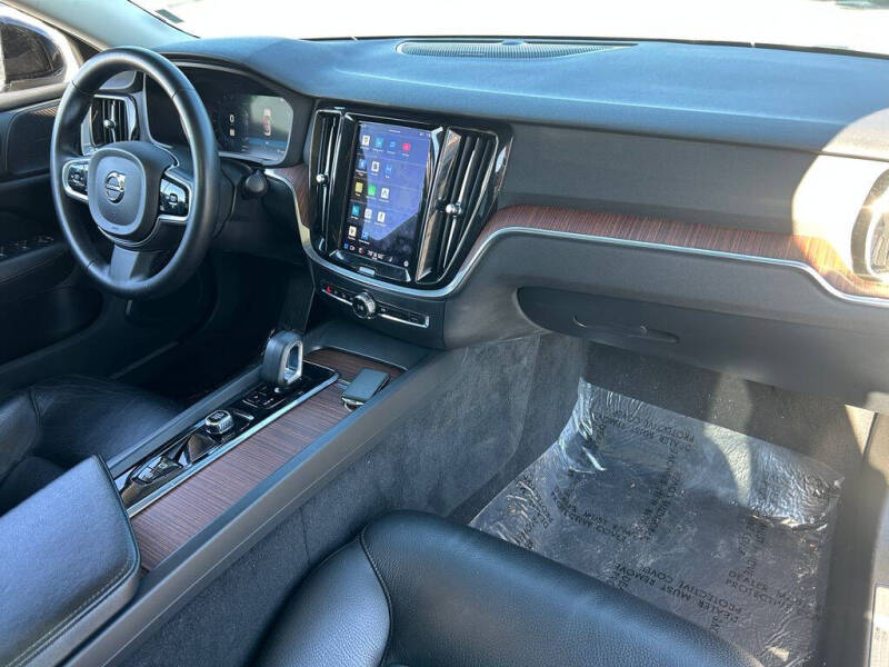 2024 Volvo S60 B5 Plus Dark Theme