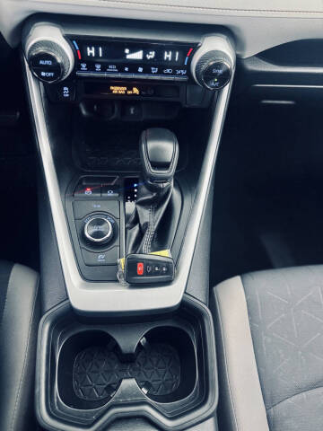 2020 Toyota RAV4 Hybrid XLE