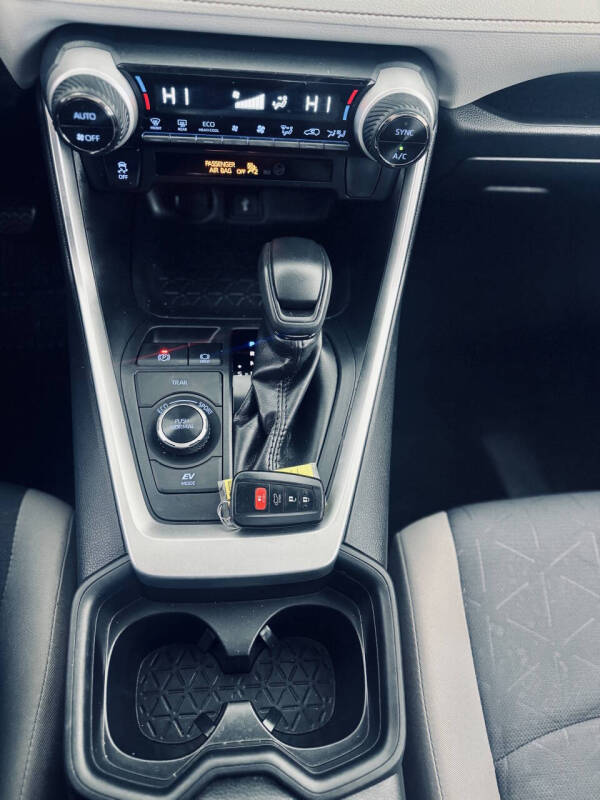 2020 Toyota RAV4 Hybrid XLE