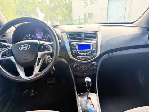 2013 Hyundai Accent SE