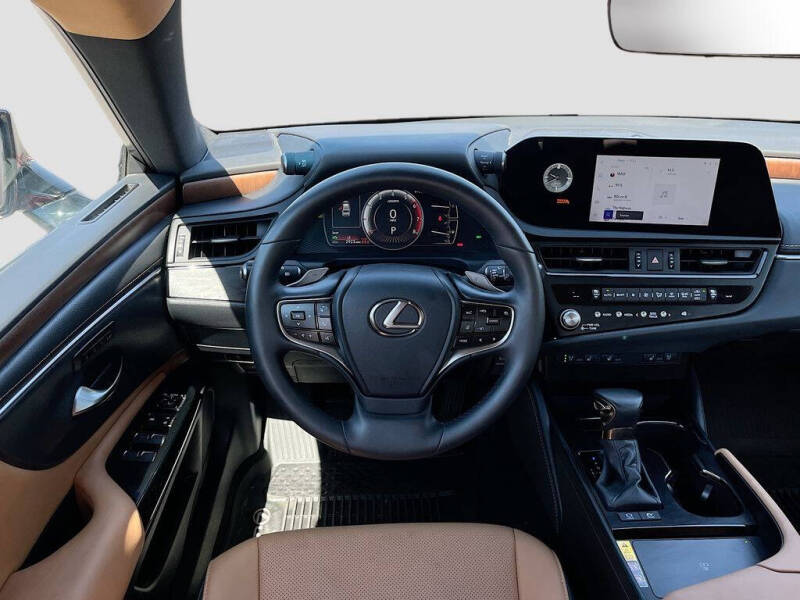 2025 Lexus ES 300h