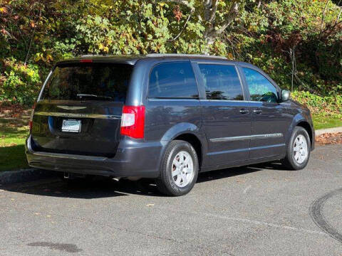 2013 Chrysler Town and Country Touring