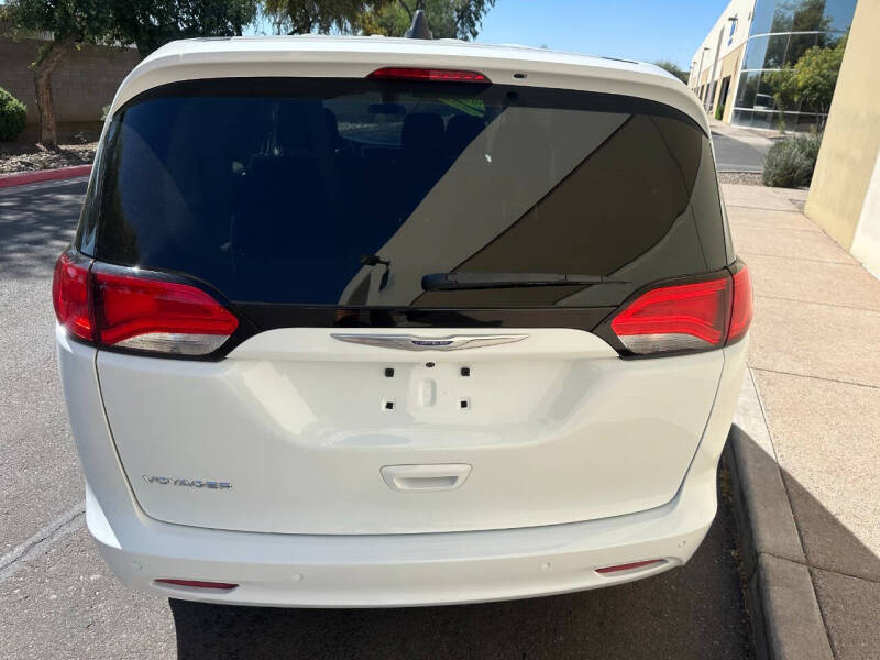 2020 Chrysler Voyager L