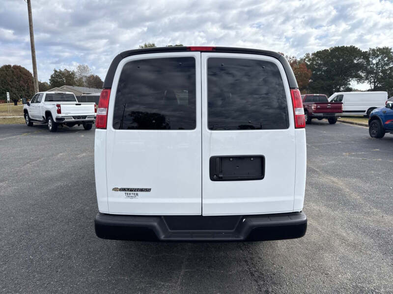 2025 Chevrolet Express LS 3500