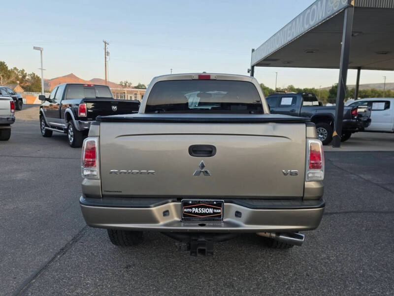 2006 Mitsubishi Raider XLS