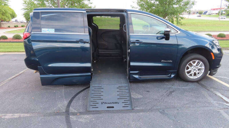 2024 Chrysler Pacifica Touring