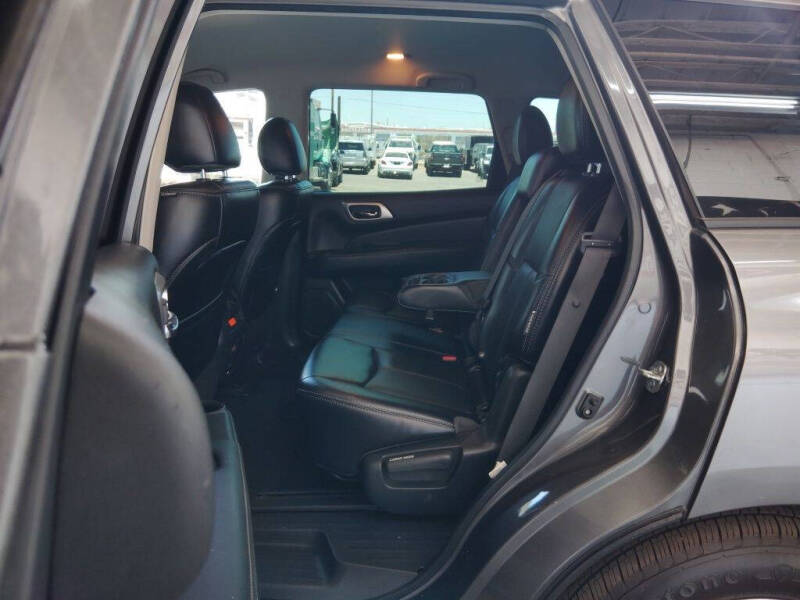 2019 Nissan Pathfinder SL